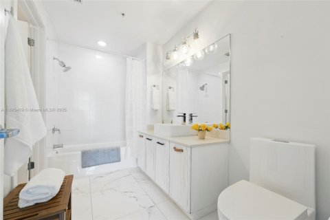 Condo in Miami, Florida, 2 bedrooms  № 1794246 - photo 24