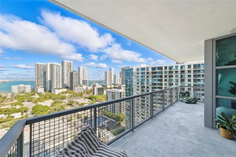 Condo in Miami, Florida, 2 bedrooms  № 1794246 - photo 7