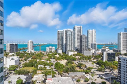 Condo in Miami, Florida, 2 bedrooms  № 1794246 - photo 1