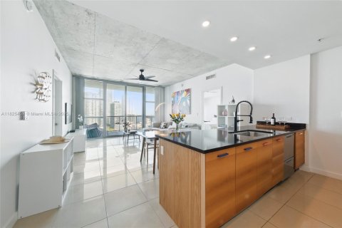Condo in Miami, Florida, 2 bedrooms  № 1794246 - photo 29
