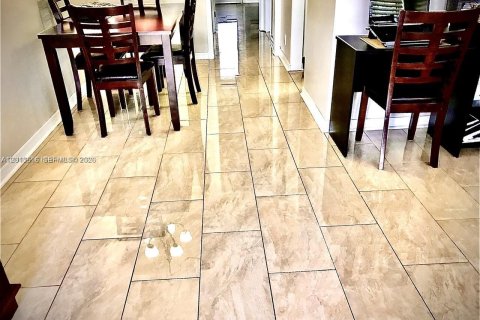 Condominio en alquiler en Hallandale Beach, Florida, 1 dormitorio, 58.06 m2 № 2075829 - foto 12