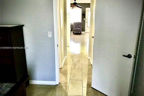 Condominio en alquiler en Hallandale Beach, Florida, 1 dormitorio, 58.06 m2 № 2075829 - foto 13