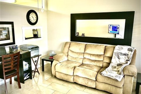 Condominio en alquiler en Hallandale Beach, Florida, 1 dormitorio, 58.06 m2 № 2075829 - foto 7