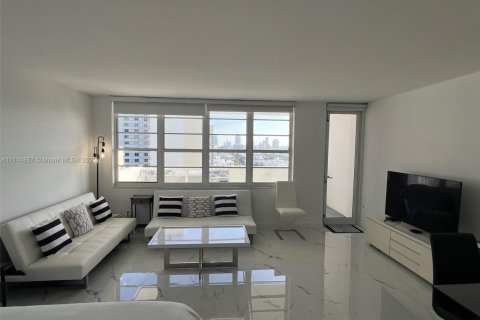 Condominio en alquiler en Miami Beach, Florida, 49.24 m2 № 2019377 - foto 4