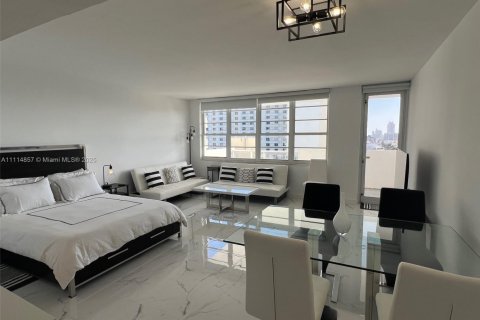 Condominio en alquiler en Miami Beach, Florida, 49.24 m2 № 2019377 - foto 16