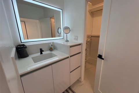 Condominio en alquiler en Miami Beach, Florida, 49.24 m2 № 2019377 - foto 12