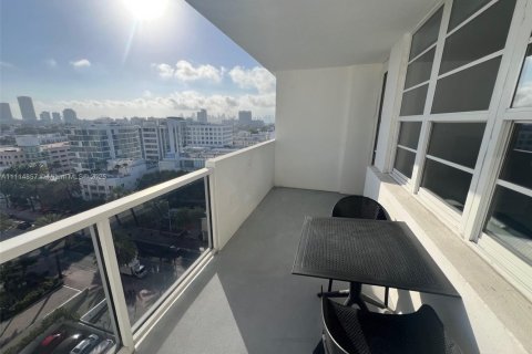 Condominio en alquiler en Miami Beach, Florida, 49.24 m2 № 2019377 - foto 2