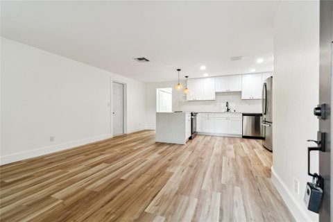 Casa en venta en Tampa, Florida, 3 dormitorios, 124.67 m2 № 1840610 - foto 7