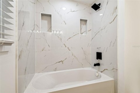 Casa en venta en Tampa, Florida, 3 dormitorios, 124.67 m2 № 1840610 - foto 16