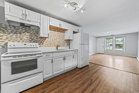 House in Oakland Park, Florida 2 bedrooms, 78.97 sq.m. № 2382916 - photo 12