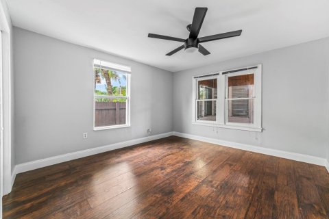 House in Oakland Park, Florida 2 bedrooms, 78.97 sq.m. № 2382916 - photo 9