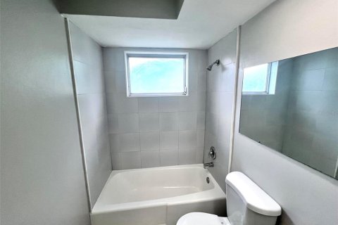 Casa en alquiler en Port Richey, Florida, 2 dormitorios, 95.88 m2 № 2259136 - foto 20