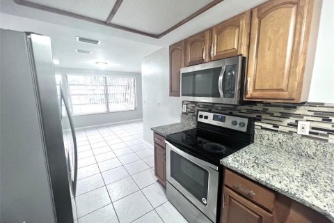 Casa en alquiler en Port Richey, Florida, 2 dormitorios, 95.88 m2 № 2259136 - foto 12