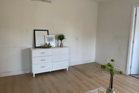 Commercial property in Homestead, Florida 46.45 sq.m. № 2041917 - photo 4