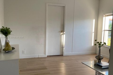 Commercial property in Homestead, Florida 46.45 sq.m. № 2041917 - photo 2