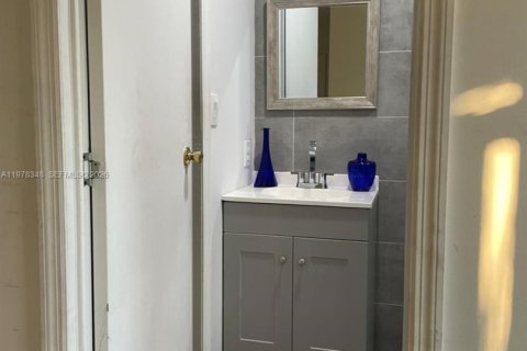 Commercial property in Homestead, Florida 46.45 sq.m. № 2041917 - photo 12