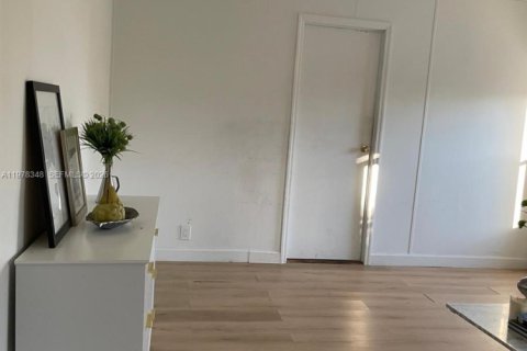 Commercial property in Homestead, Florida 46.45 sq.m. № 2041917 - photo 13