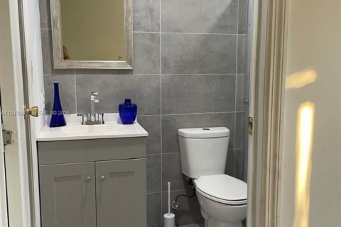 Commercial property in Homestead, Florida 46.45 sq.m. № 2041917 - photo 11