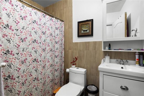 House in Miami, Florida 4 bedrooms, 182 sq.m. № 1952913 - photo 16