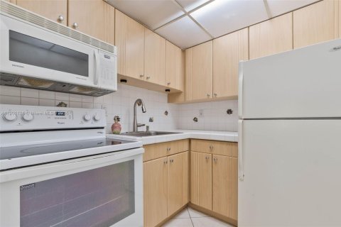 Купить кондоминиум в Пайнкрест, Флорида 4 комнаты, 53.33м2, № 1951805 - фото 3