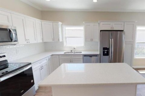 House in Plant City, Florida 3 bedrooms, 121.89 sq.m. № 1614956 - photo 6