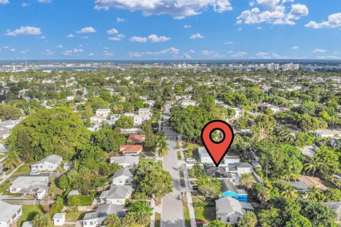 Casa en venta en West Palm Beach, Florida, 3 dormitorios, 183.3 m2 № 2378661 - foto 13