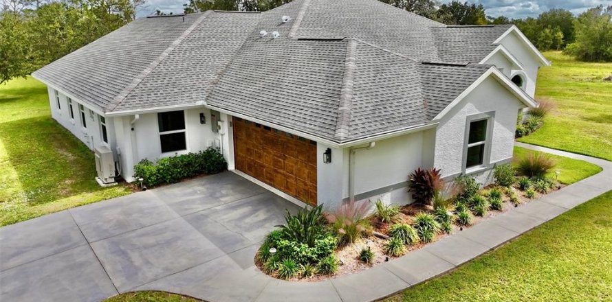 Casa en Myakka City, Florida 4 dormitorios, 262.45 m2 № 2302213