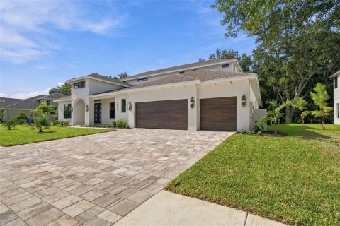 House in Odessa, Florida 4 bedrooms, 369.01 sq.m. № 2427480 - photo 2