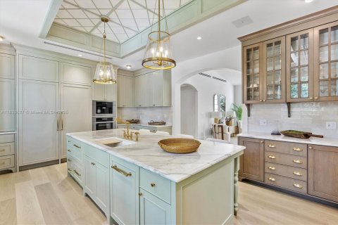 House in Miami Shores, Florida 5 bedrooms, 475.57 sq.m. № 1821592 - photo 10