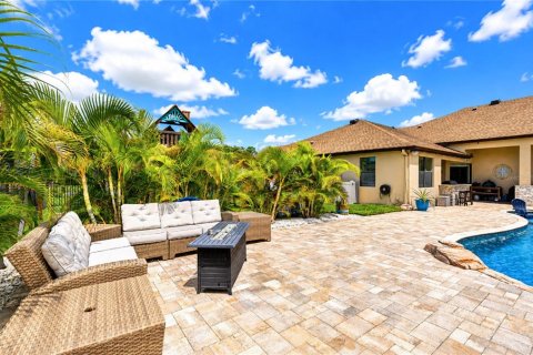 House in Pinellas Park, Florida 4 bedrooms, 340.12 sq.m. № 2277477 - photo 12