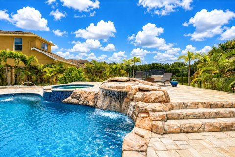 House in Pinellas Park, Florida 4 bedrooms, 340.12 sq.m. № 2277477 - photo 5
