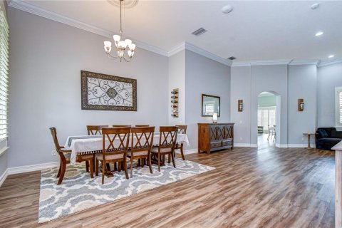 House in Pinellas Park, Florida 4 bedrooms, 340.12 sq.m. № 2277477 - photo 25