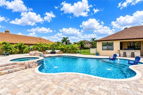 House in Pinellas Park, Florida 4 bedrooms, 340.12 sq.m. № 2277477 - photo 9