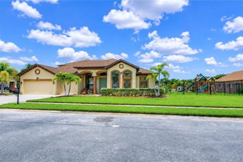 House in Pinellas Park, Florida 4 bedrooms, 340.12 sq.m. № 2277477 - photo 18