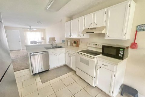 Condo in New Port Richey, Florida, 2 bedrooms  № 1878284 - photo 13