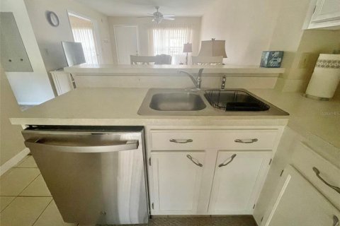 Condo in New Port Richey, Florida, 2 bedrooms  № 1878284 - photo 14