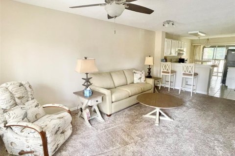Condo in New Port Richey, Florida, 2 bedrooms  № 1878284 - photo 7