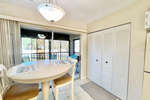 Condo in New Port Richey, Florida, 2 bedrooms  № 1878284 - photo 18
