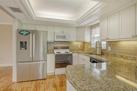 Купить виллу или дом в Сарасота, Флорида 6 комнат, 113.71м2, № 1530130 - фото 13