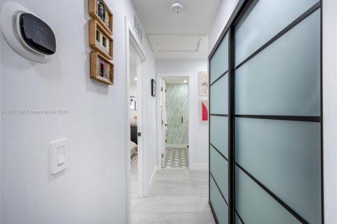 Casa en venta en Pembroke Pines, Florida, 2 dormitorios, 98.48 m2 № 2015777 - foto 21