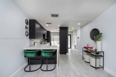 Casa en venta en Pembroke Pines, Florida, 2 dormitorios, 98.48 m2 № 2015777 - foto 10