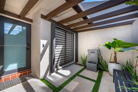 Casa en venta en Pembroke Pines, Florida, 2 dormitorios, 98.48 m2 № 2015777 - foto 3