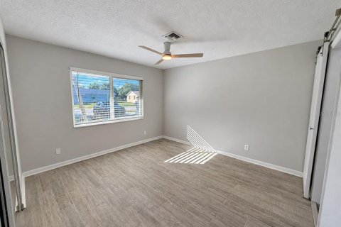 Villa ou maison à vendre à West Palm Beach, Floride: 3 chambres, 172.33 m2 № 2416477 - photo 13