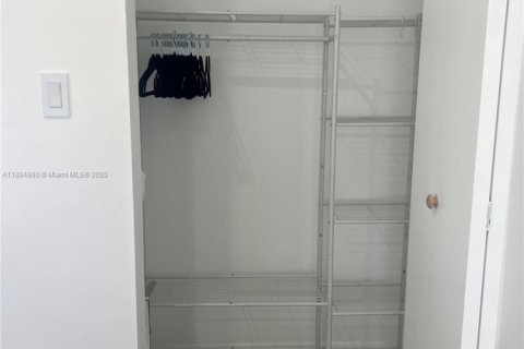 Propiedad comercial en venta en Miami, Florida, 97.18 m2 № 1930427 - foto 8