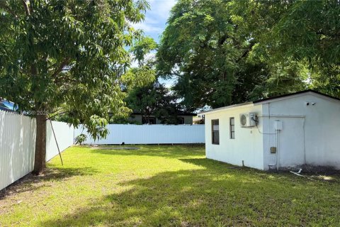 Propiedad comercial en venta en Miami, Florida, 97.18 m2 № 1930427 - foto 29