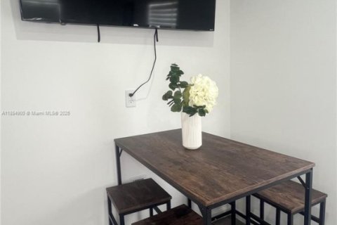 Propiedad comercial en venta en Miami, Florida, 97.18 m2 № 1930427 - foto 3