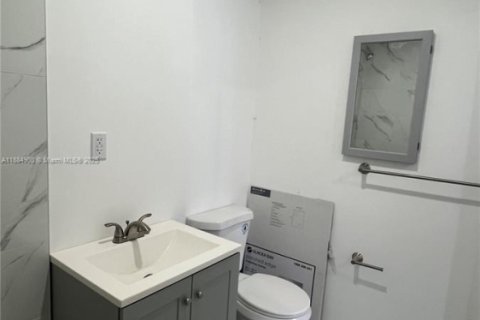 Propiedad comercial en venta en Miami, Florida, 97.18 m2 № 1930427 - foto 23