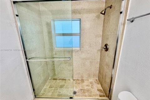 House in Oakland Park, Florida 4 bedrooms, 158.77 sq.m. № 2003219 - photo 19