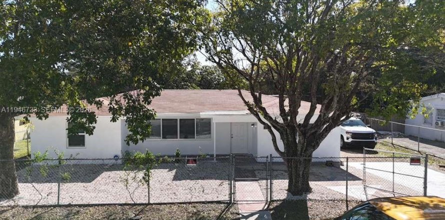 House in Oakland Park, Florida 4 bedrooms, 158.77 sq.m. № 2003219