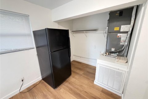 House in Oakland Park, Florida 4 bedrooms, 158.77 sq.m. № 2003219 - photo 26